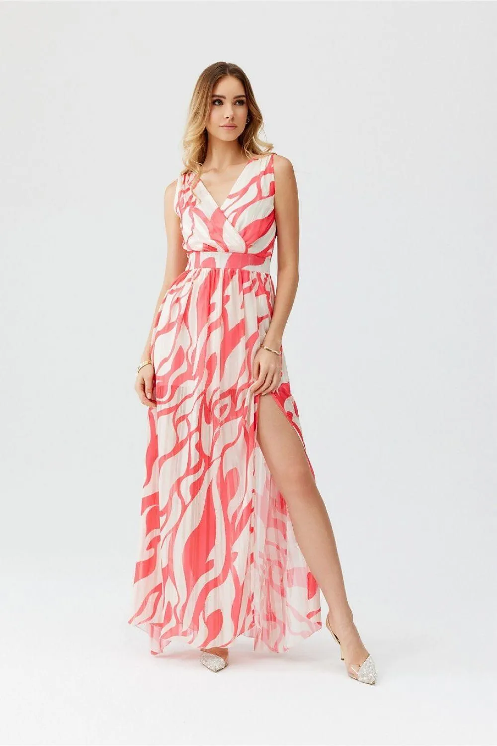 Elegant Chiffon Maxi Gown with Stylish Details