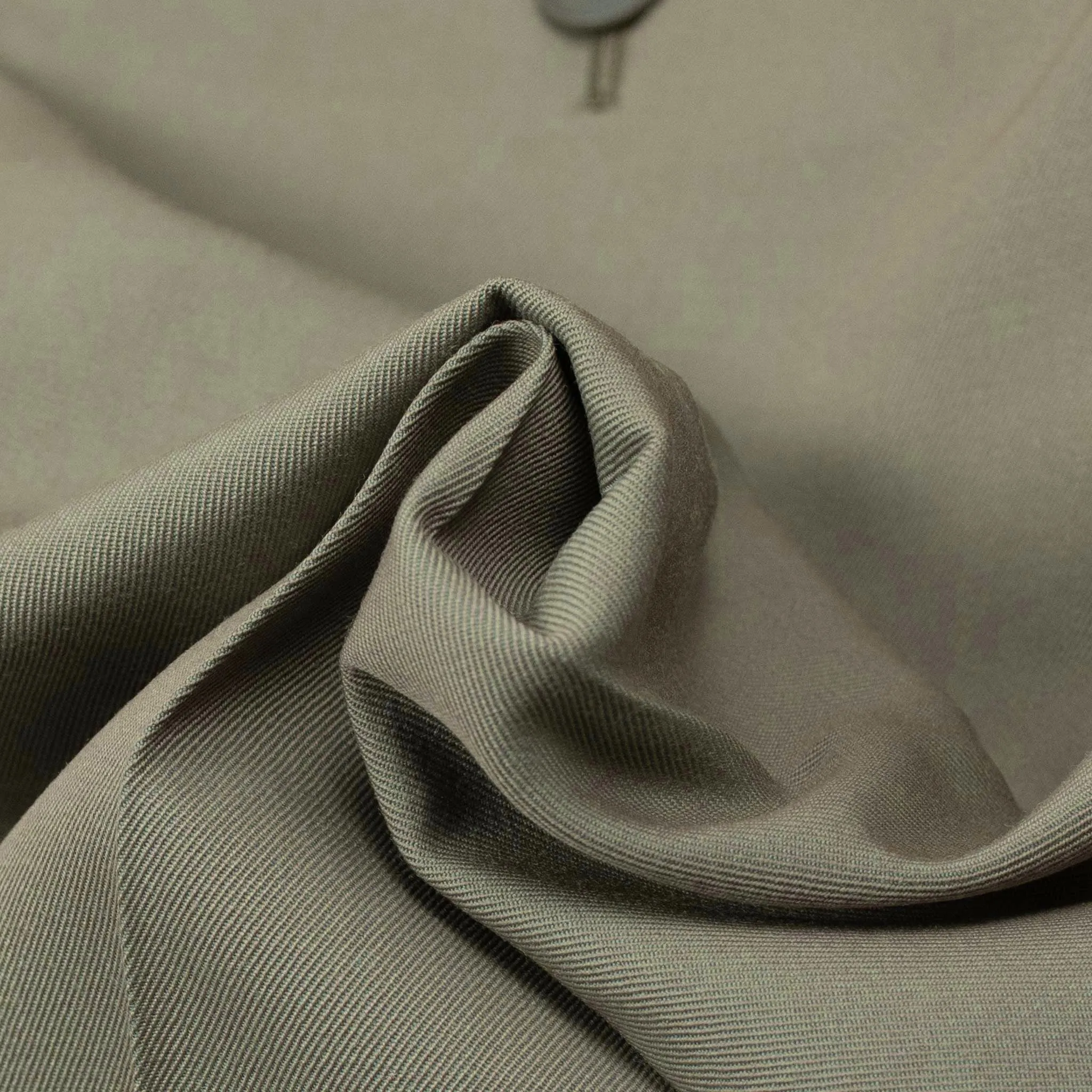 Pleated easy pants in khaki wool twill