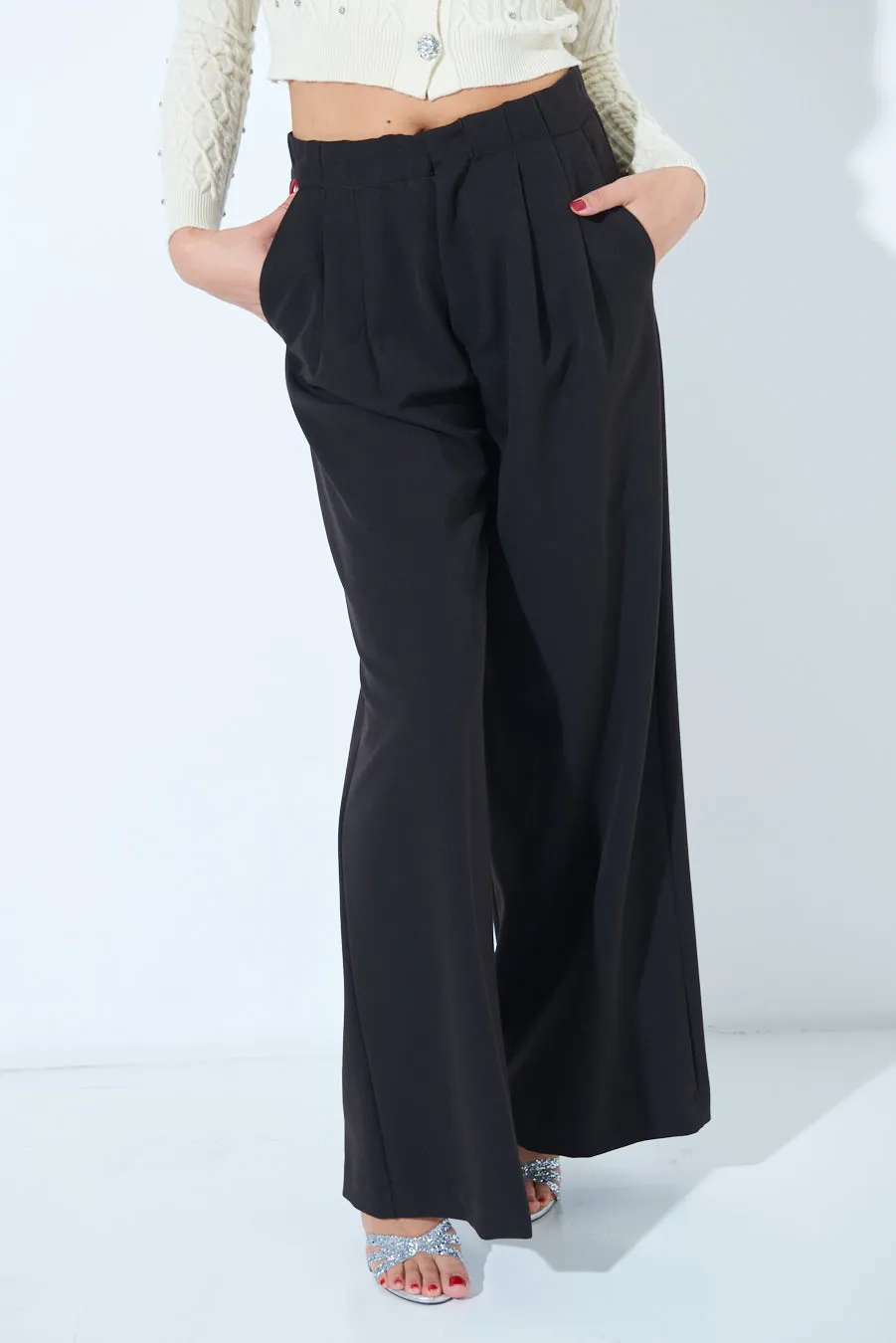 Wide-leg pleated trousers wholesale