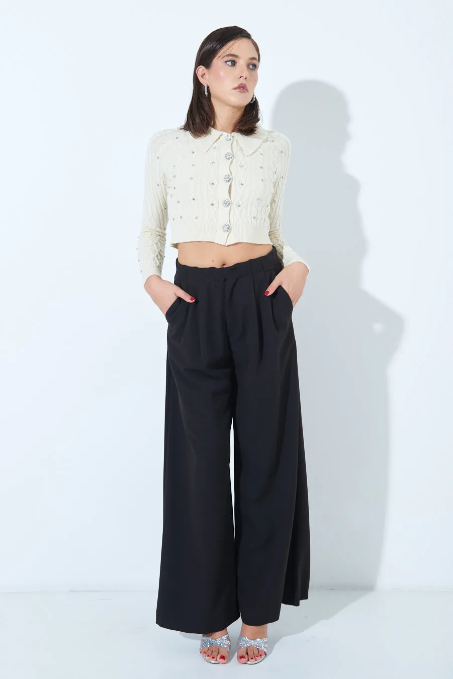 Wide-leg pleated trousers wholesale