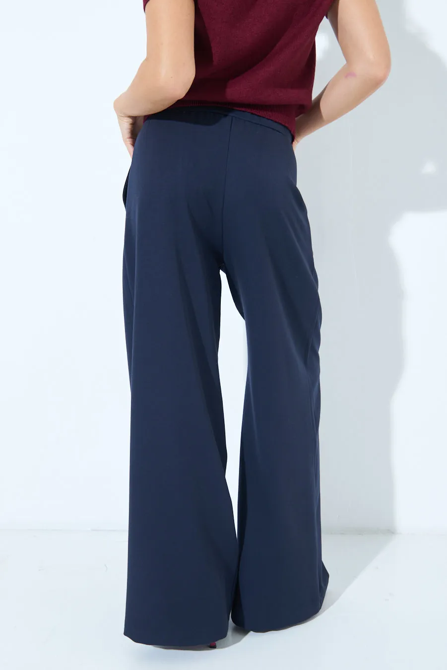 Wide-leg pleated trousers wholesale