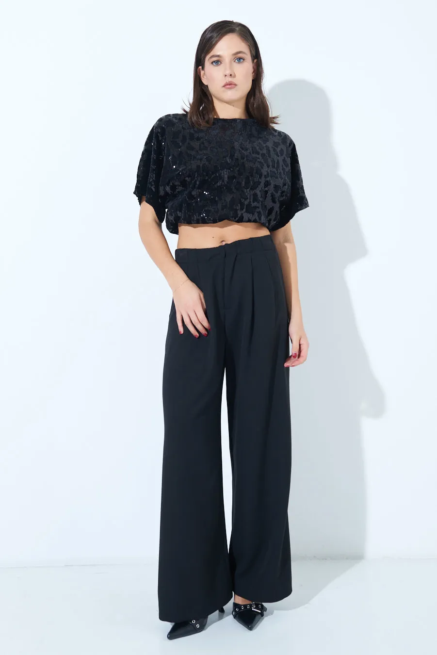 Wide-leg pleated trousers wholesale