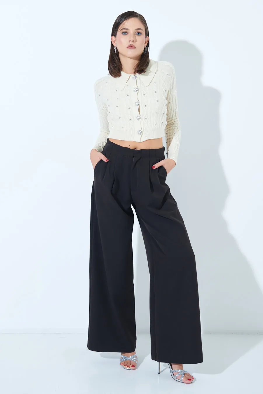 Wide-leg pleated trousers wholesale